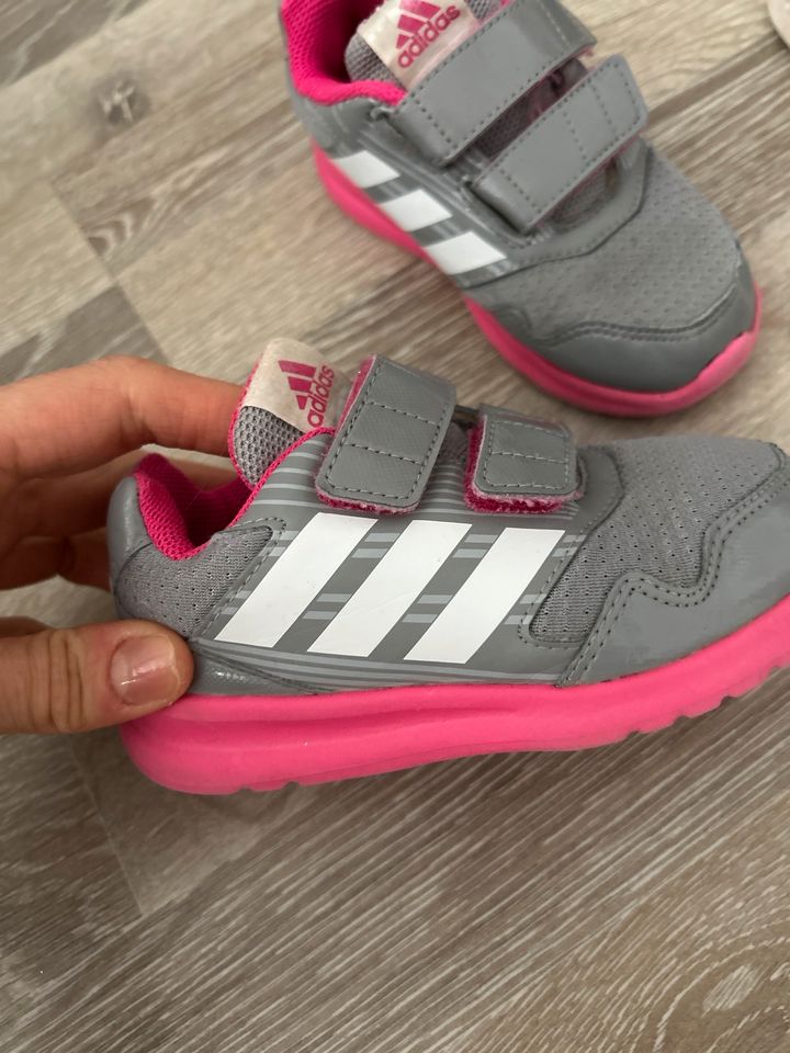 Adidas Schuhe Mädchen in Salzgitter