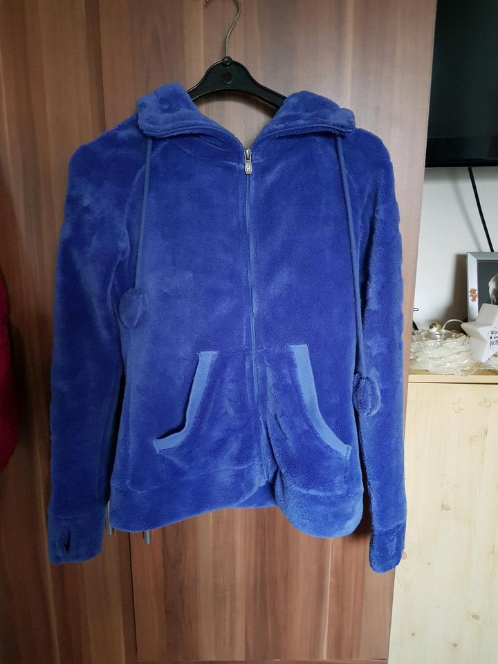 Damen Jacke mit Kapuze 3€ Festpreis ist nicht verhandelbar in Cottbus