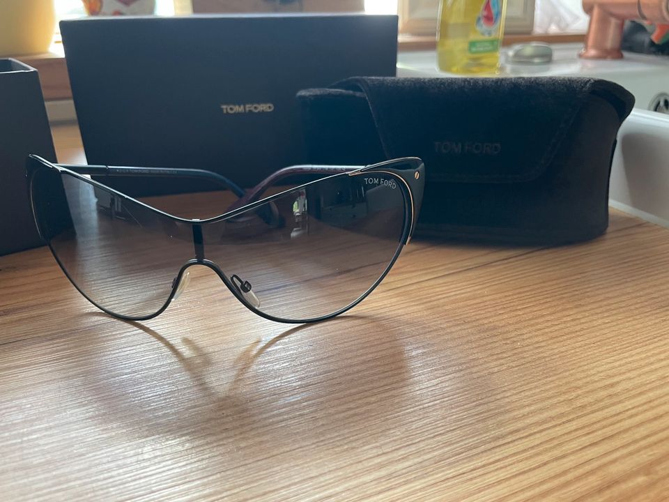 Tom Ford Sonnenbrille wie neu ohne Mängel in Villingen-Schwenningen