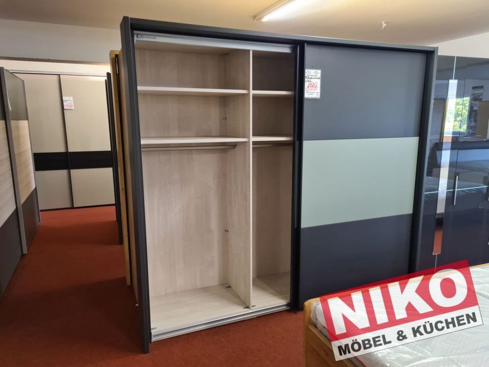 NIKO-2410 Kleiderschrank 2,5m WIEMANN AUSSTELLUNGSSTÜCK by NIKO in Rheine