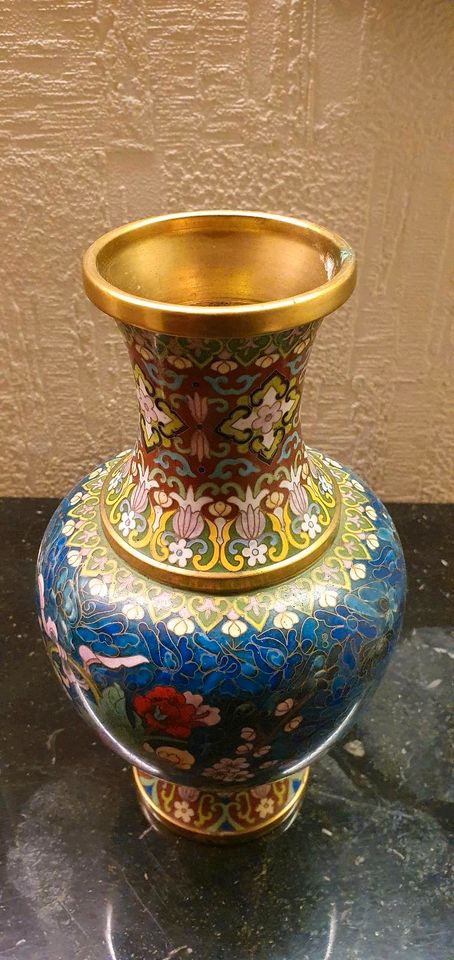 Chinesische Metallvase, Cloisonnè emailliert, ca. 27cm hoch in Gönnheim