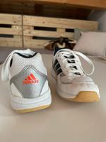 Adidas Hallen-Turnschuh Weiß Schnüren braune solen Bayern - Wolfratshausen Vorschau