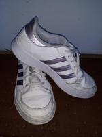 Adidas Turnschuhe 39,5 / 6 / weiß , Streifen altrosa metallic Hessen - Heuchelheim Vorschau