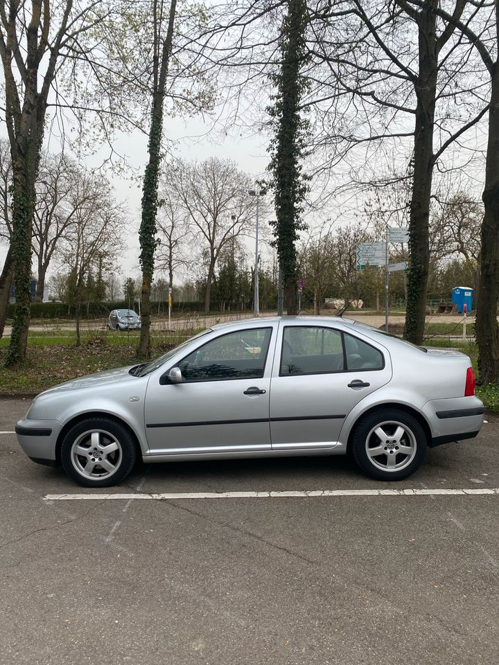 Volkswagen Bora 1.6 Basis in Stuttgart