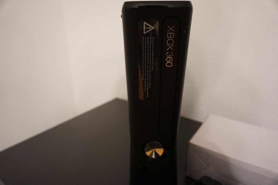 Xbox 360 Slim 250GB Komplettset in Traitsching