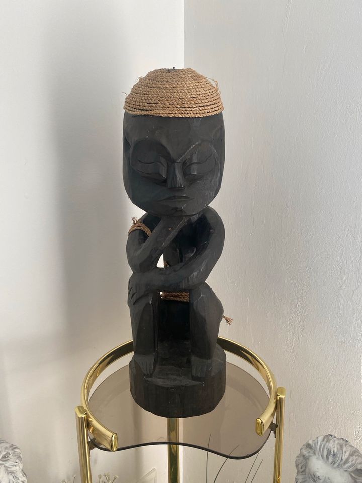 Afrikanische Figur in Brilon