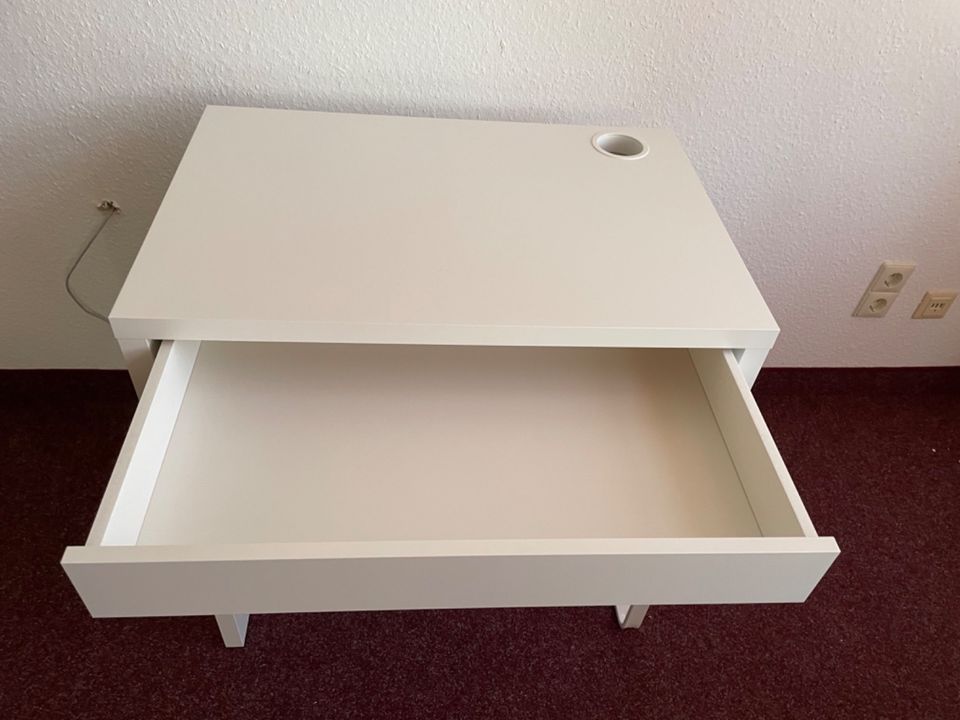 kleiner Schreibtisch IKEA Micke 75 cm abzugeben in Limbach-Oberfrohna