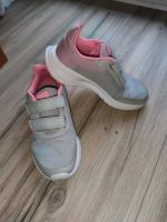 Adidas Hallenschuhe Grau rosa gr 33 Niedersachsen - Nienburg (Weser) Vorschau