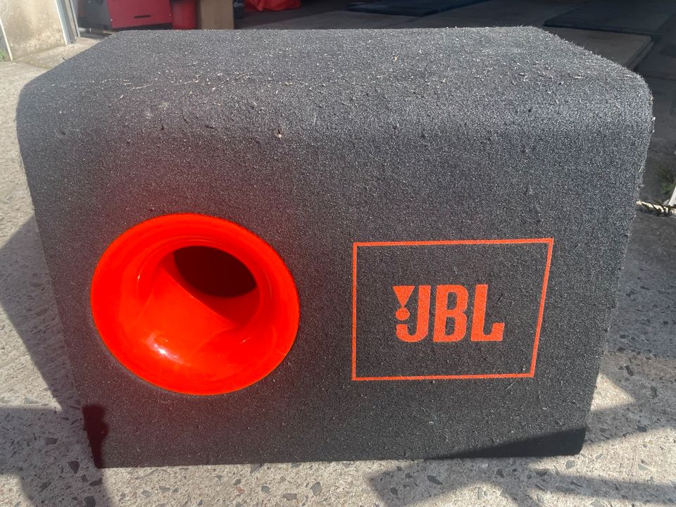 Subwoofer JBL CB250e carhifi in Berlin