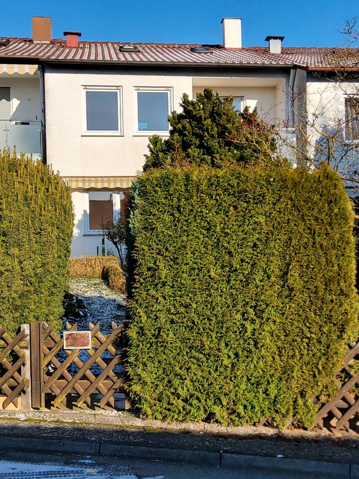 Helles Reihenhaus in Randlage von Leonberg-Gebersheim in Leonberg