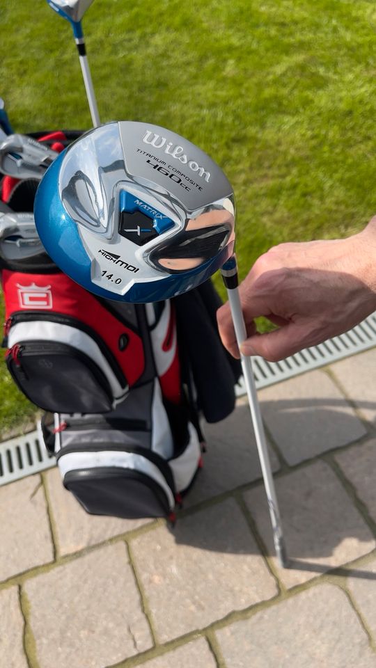 Wilson Golfbag mit Golfschlägern in Wallenhorst