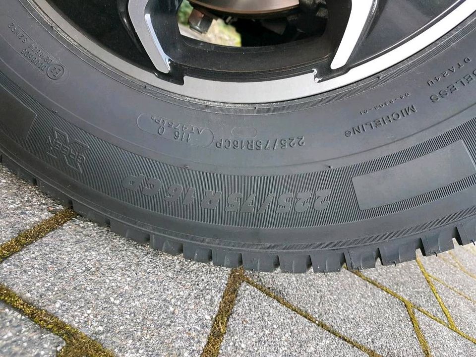 4x Michelin  Agilis Sommerreifen 225/75R16CP in Langenberg