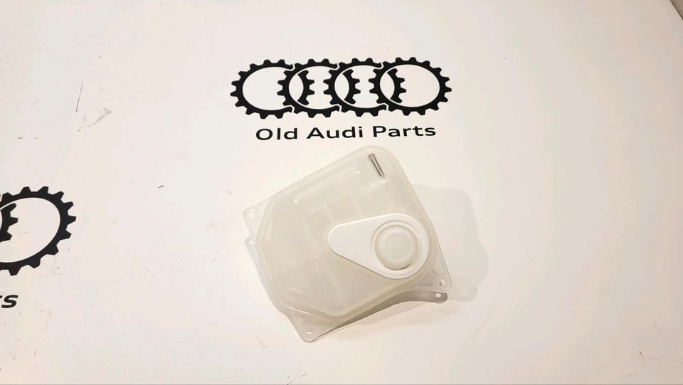 Kühlwasserbehäler Behälter NEU Original Audi 100 / A6 C4 / S4 S6 in Bredstedt