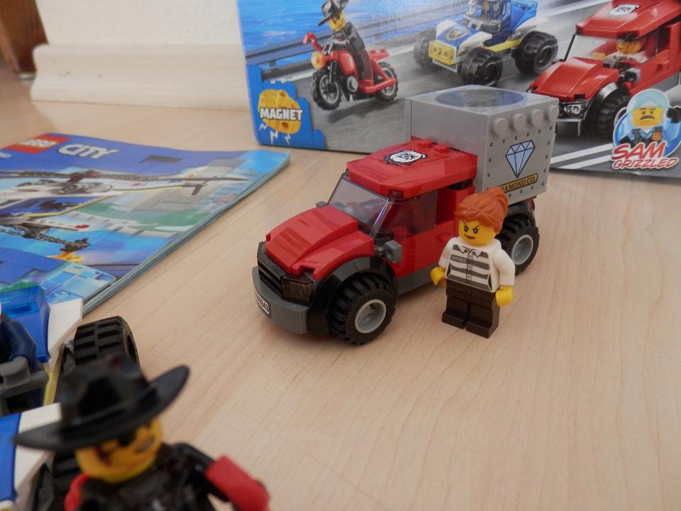 LEGO City 60243 Verfolgungsjagd mit dem Polizeihubschrauber in Paderborn