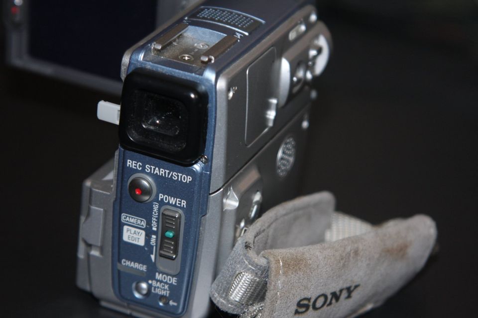 Sony  MINI DV Handycam  PC 106 E Camcorder in Stuttgart