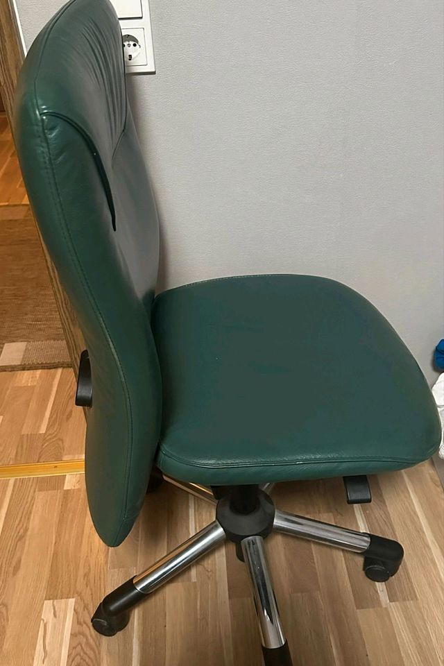 Büro/Schreibtisch Stuhl in St. Wendel