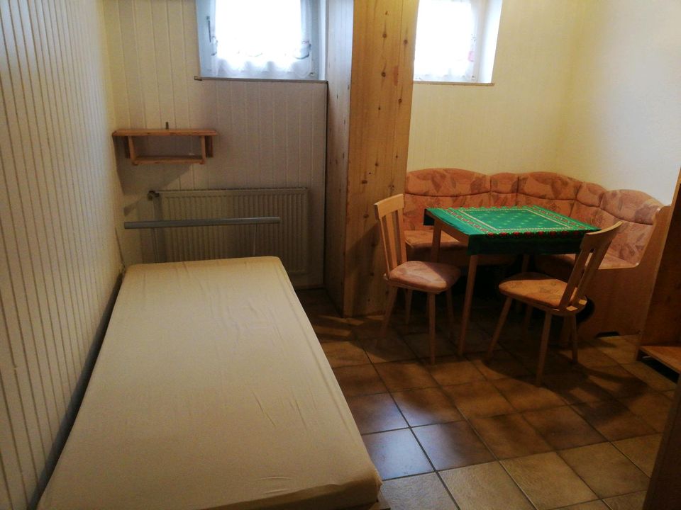 Möbelirtes Zimmer eigene Dusche +WC Nk. Inkl. in Porta Westfalica