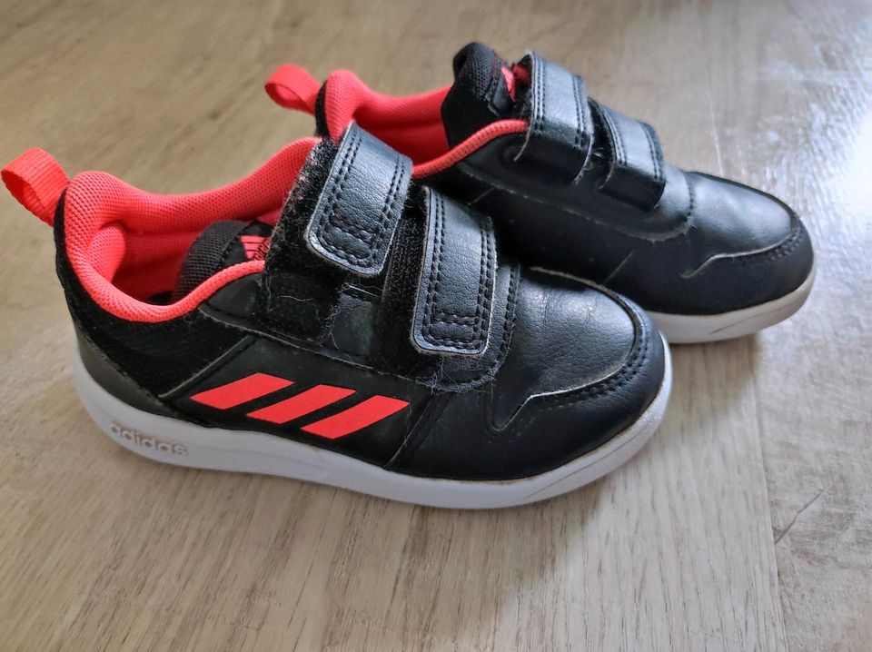 Adidas Schuhe, Turnschuhe Gr.25,supi Zustand in Querfurt