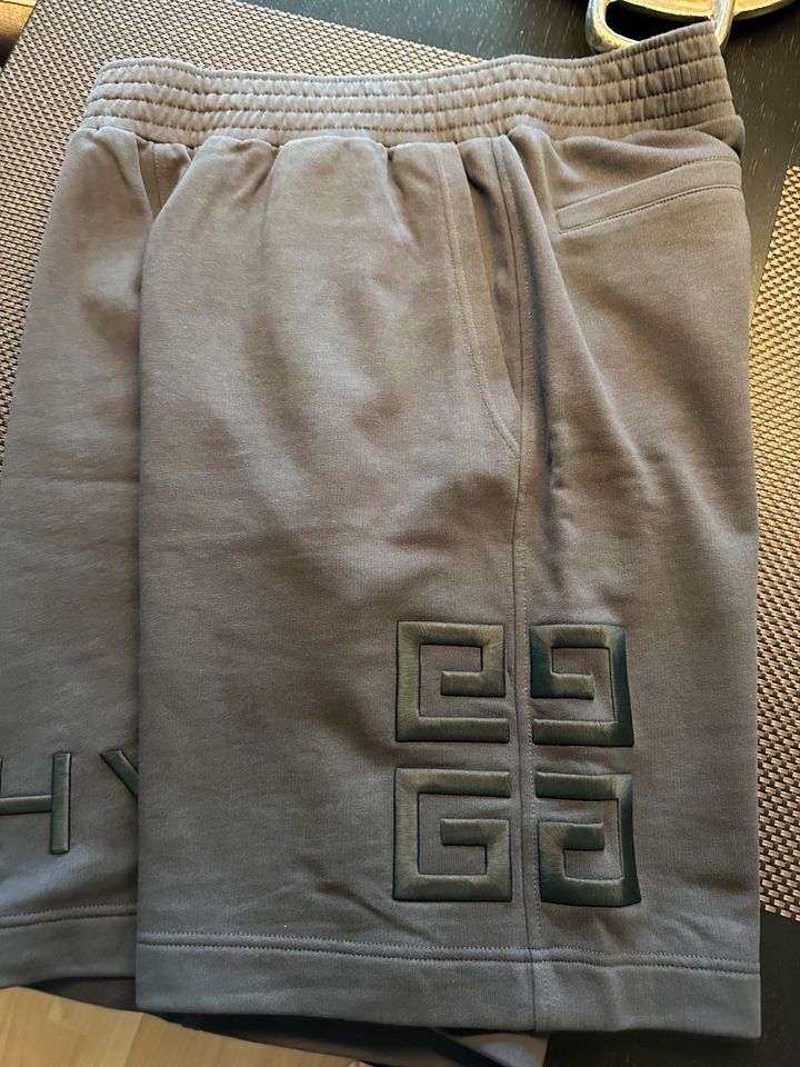 GIVENCHY 4G Bermudas Shorts fleece schwarz XL Paris in Hilden