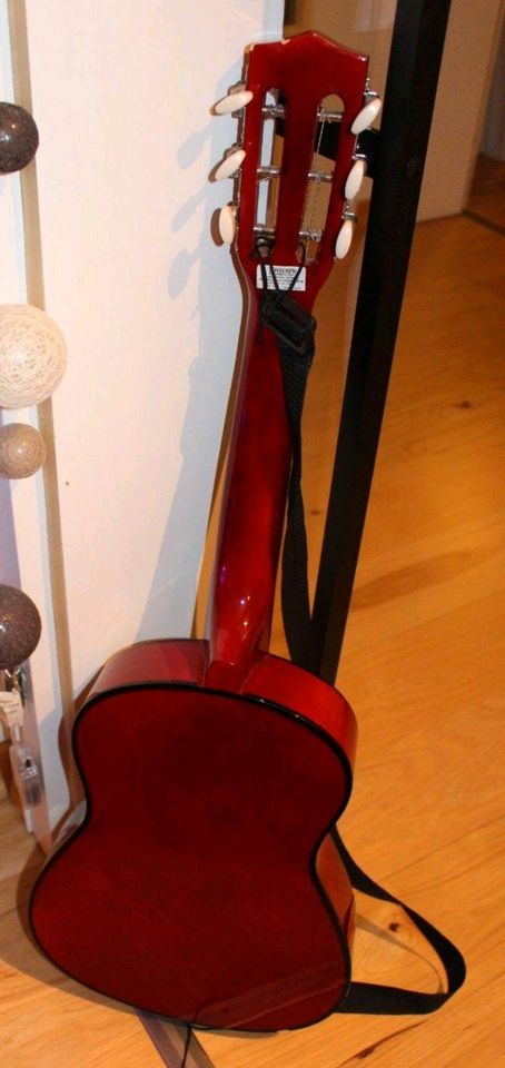 Klassische Holzgitarre 6 Saiten Kinder 75 cm Schultergurt in Buseck