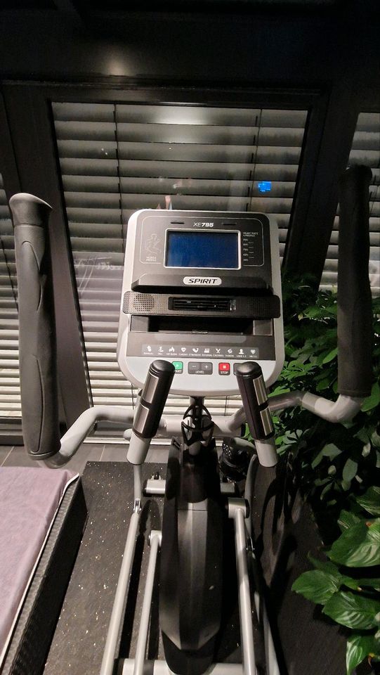 Crosstrainer Spirit Fitness Ellipsentrainer "XE 795" Crosstrainer in Waltenhofen