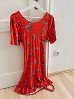Italienisches Sommerkleid rot mit Rückenausschnitt Gr 36 München - Au-Haidhausen Vorschau