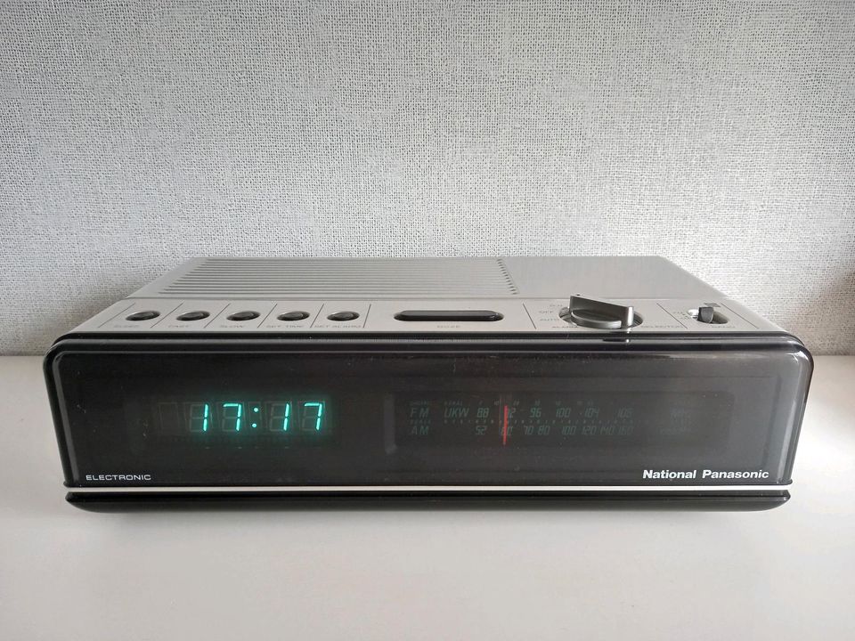 Panasonic Electronic Uhr Wecker Radio vintage in Lotte