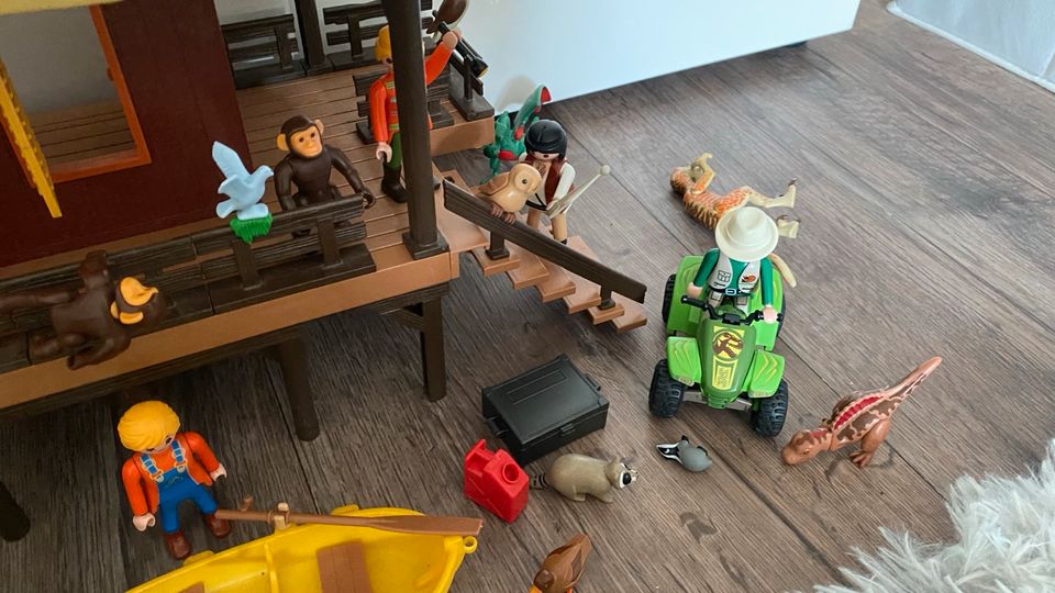 Playmobil Ombati Station mit viel Zubehör in Warstein