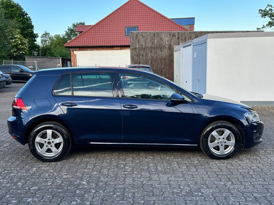 Volkswagen Golf VII 1.6 TDI Trendline /S-HEFT/PDC/KLIMA/19%MWST in Wennigsen