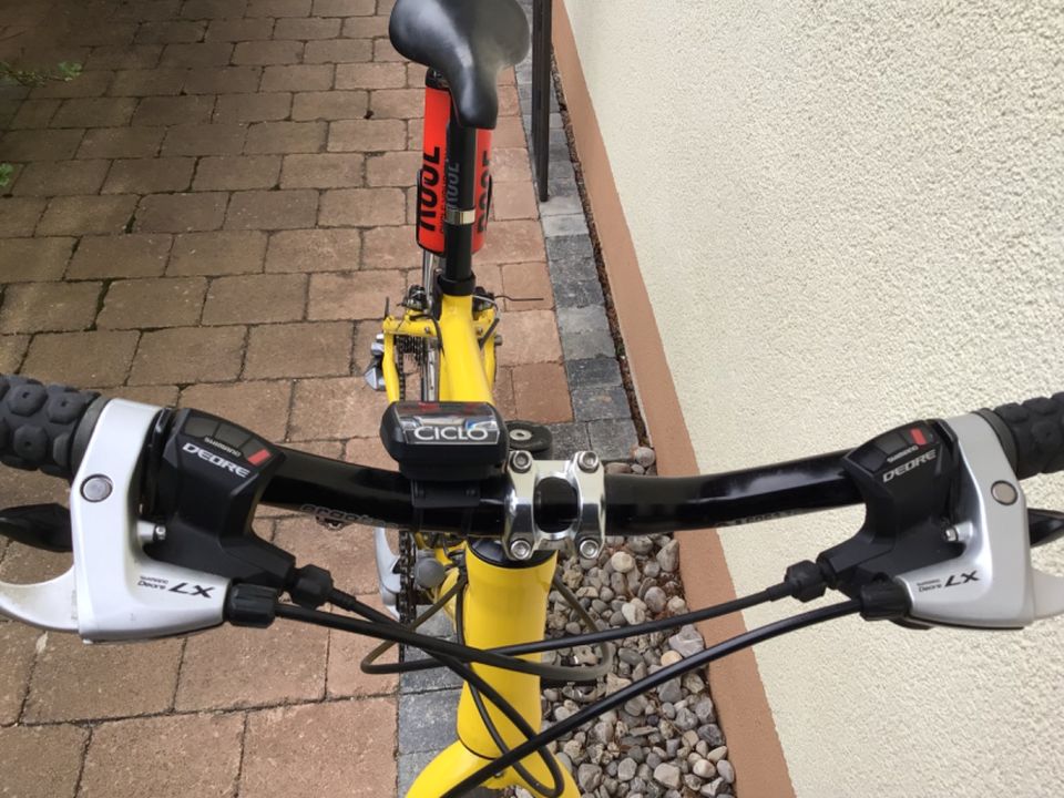 Fahrrad 26“, inklusive Rollentrainer in perfektem Zustand in Füssen