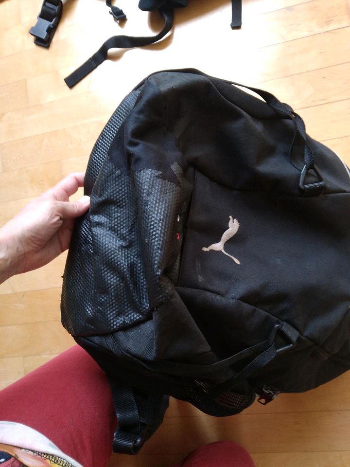 Geräumiger Puma Ferrari Rucksack ca 30 Liter Wanderrucksack in Nürnberg (Mittelfr)