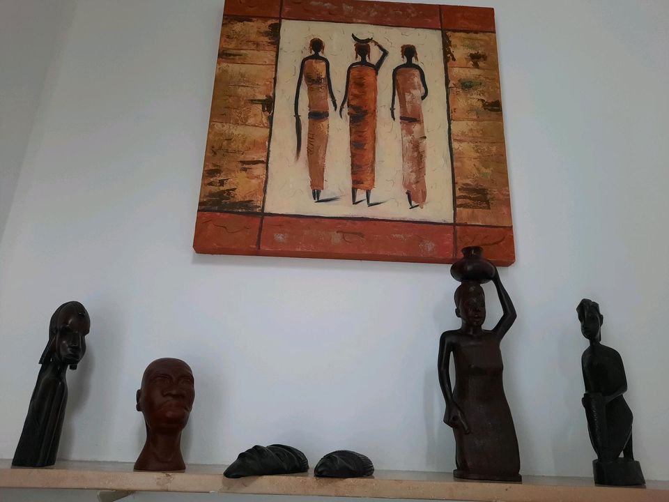 Afrikanische Holz Figuren in Willich