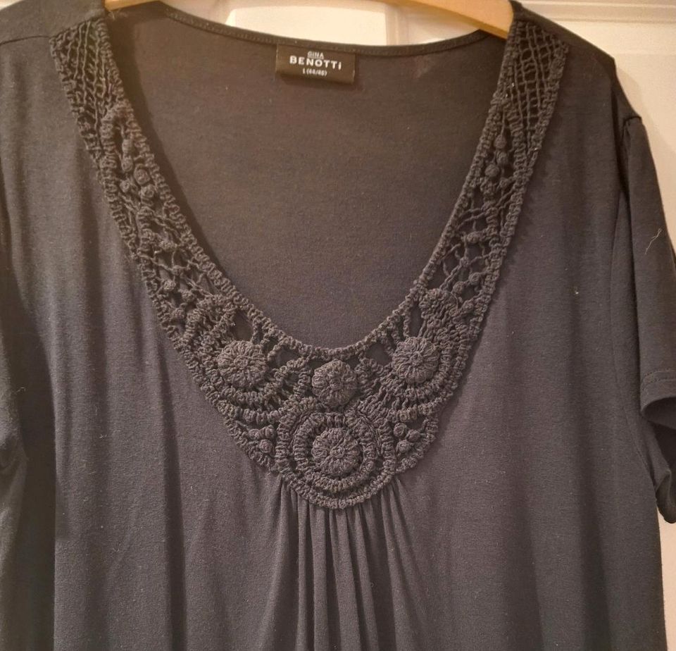 Bluse/ Shirt mit Stickerei Gr.44/46 in Sottrum