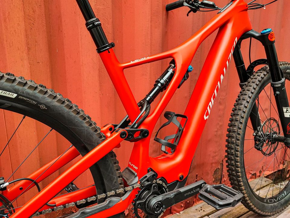 Specialized Turbo Levo SL Expert Carbon - Redwood UVP: 9.600€ in Oberhausen