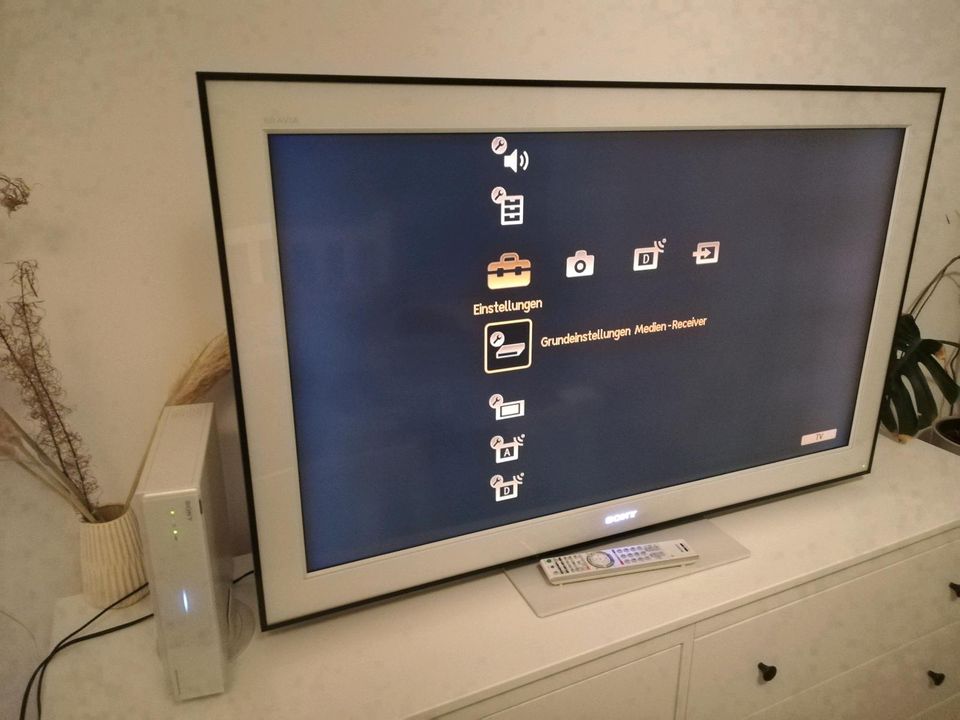 Sony Bravia KDL-46EX1 LCD TV weiß plus Media Receiver MBT-W1 in Wiehl