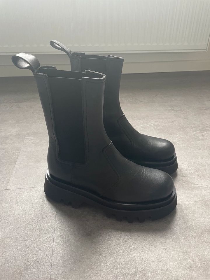 Schwarze Boots von Zara in Frankfurt am Main