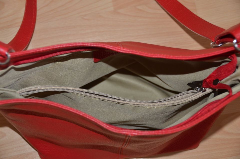 Handtasche rot aus Leder in Viersen