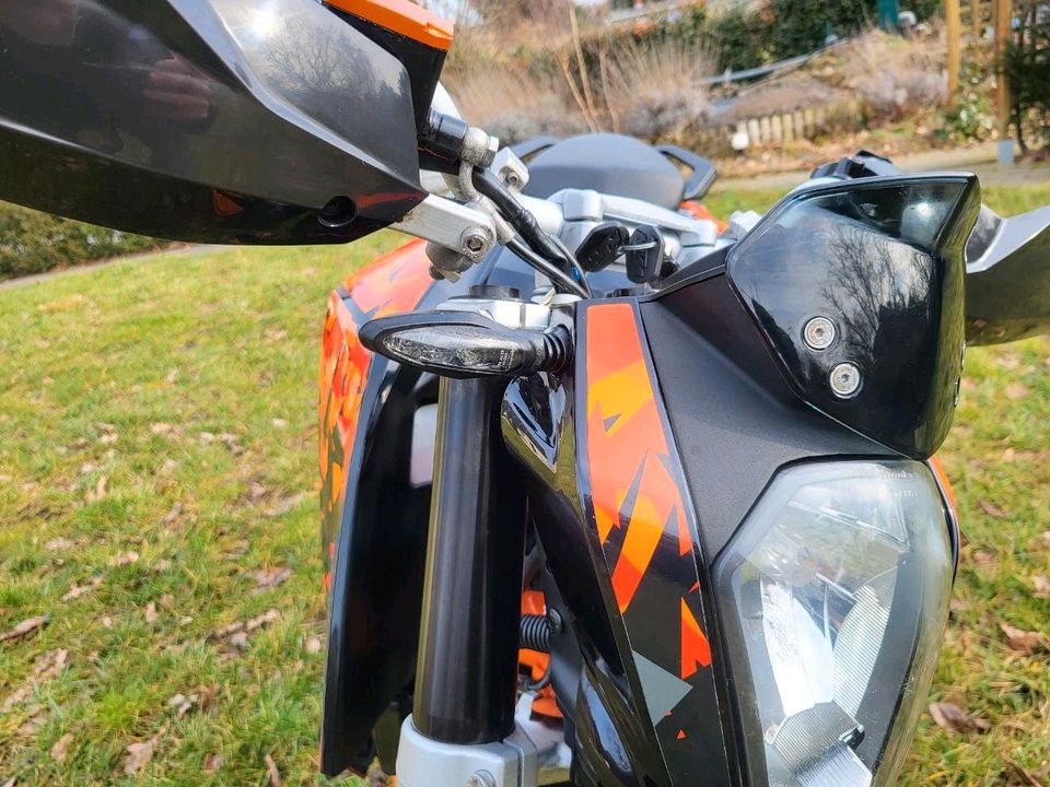 Motorrad KTM Duke 390 Motor überholt top Zustand in Weinböhla