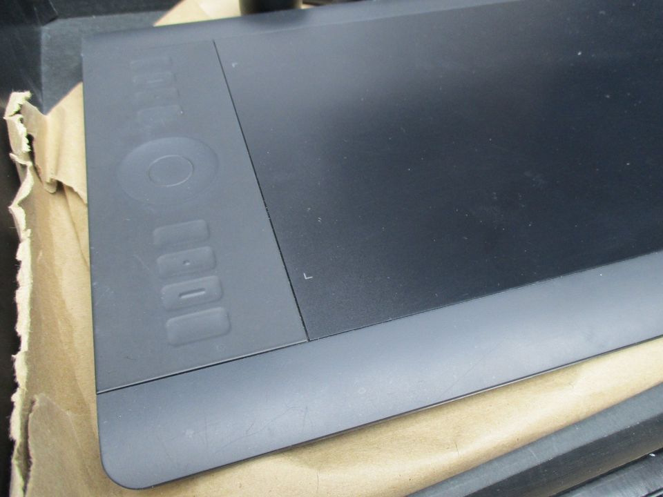 Wacom PTH-650 Grafiktablet schwarz, SN 2DBH014990-345665-20 in Weilrod 