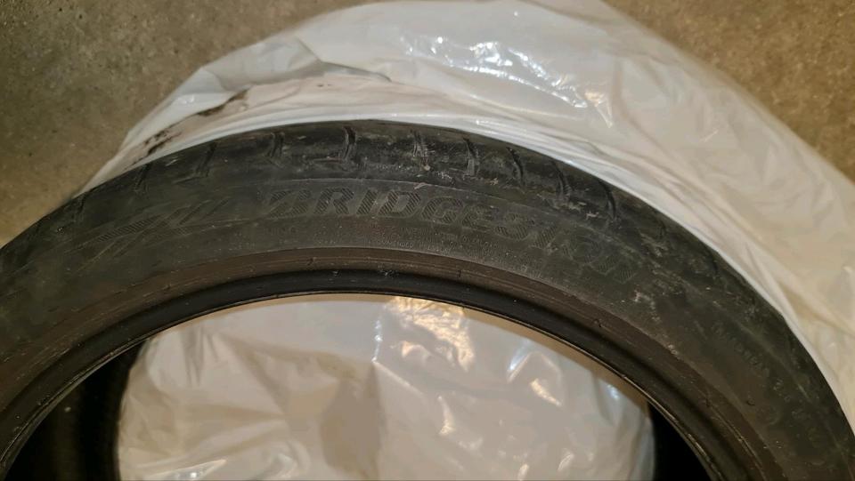 Aktuelle gebrauchte Bridgestone Sommerreifen 225/40 R19 93W XL in Berlin