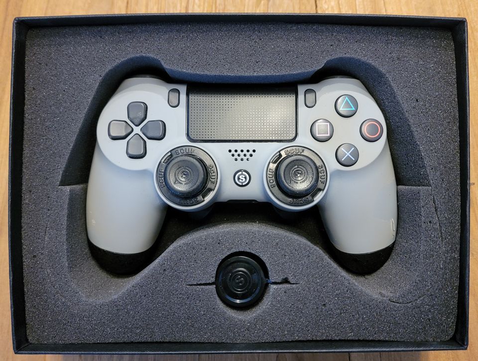 Scuf. Ps4 PRO Controller in Bolanden