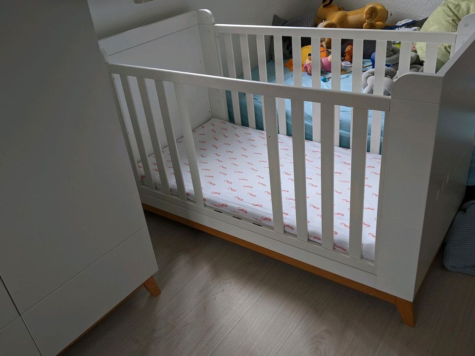 Babybett, weiß, 70x140 - mitwachsend in Duisburg