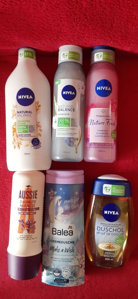 Verschiedene Pflegeprodukte von Aussie, Nivea & Balea in Bruchsal