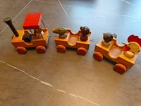 Holz Eisenbahn aus DDR Zeiten mit tierischen Fahrgästen Bayern - Bobingen Vorschau