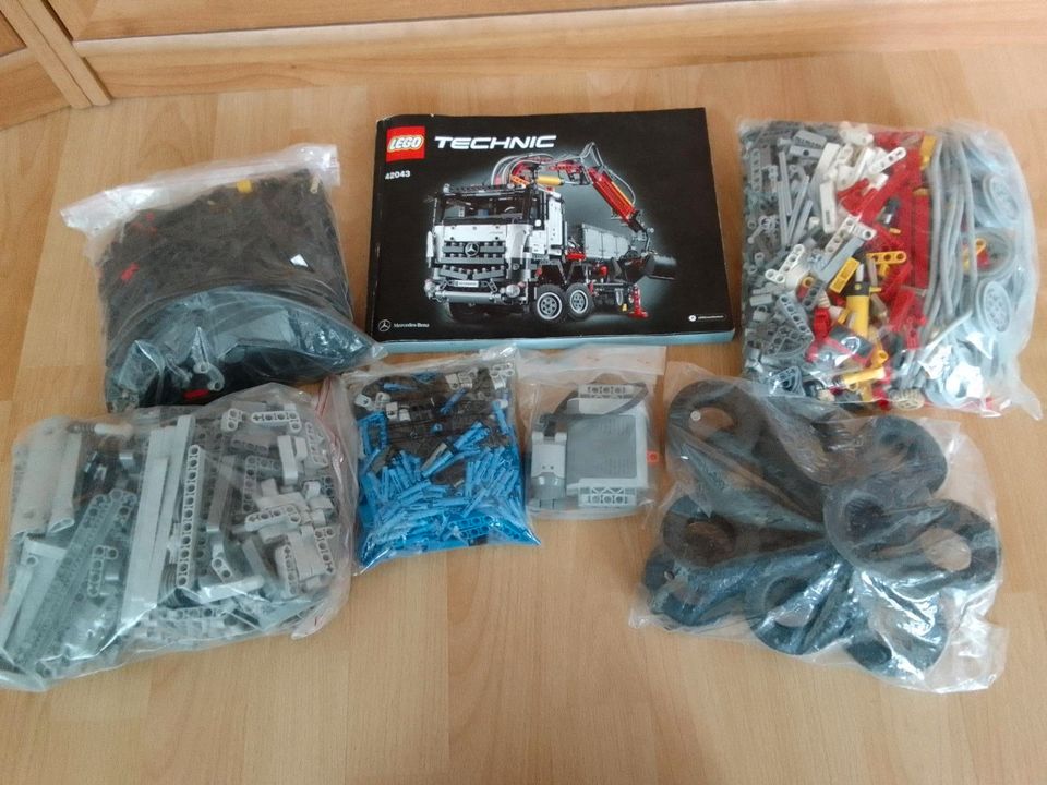 LEGO Technik 42043 Mercedes-Benz Arocs VOLLSTÄNDIG in Berlin