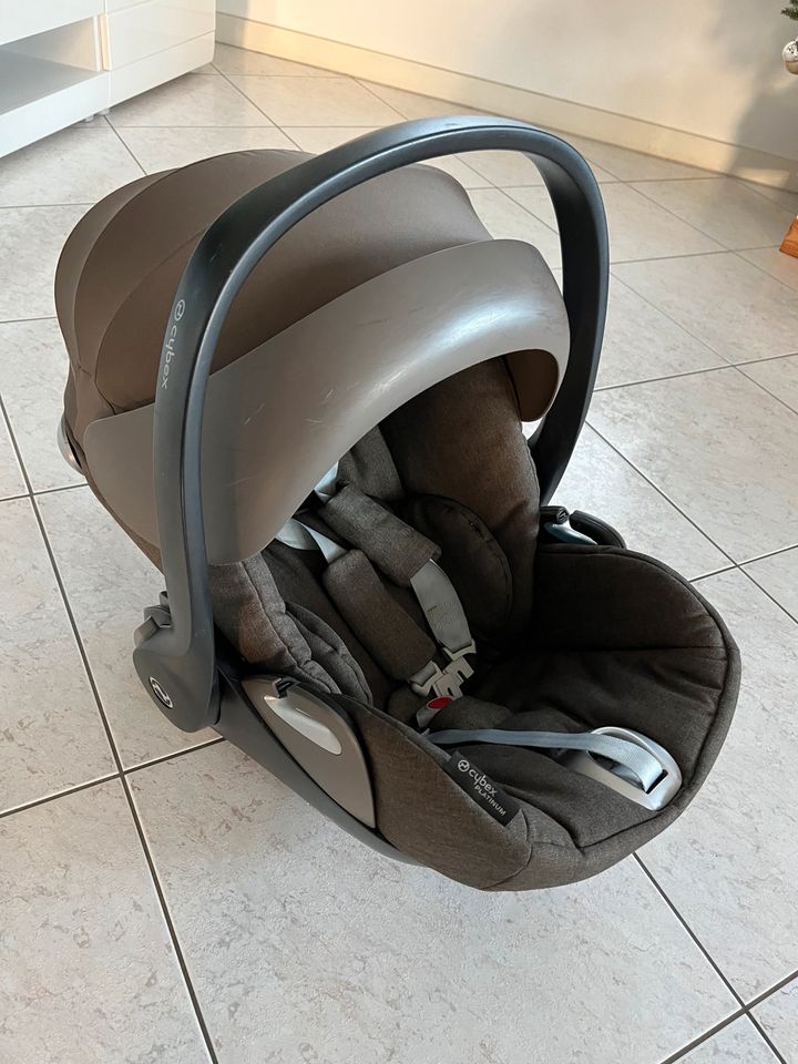 Cybex Platinum Babyschale Modell Cloud Q Olive Khaki in Nümbrecht