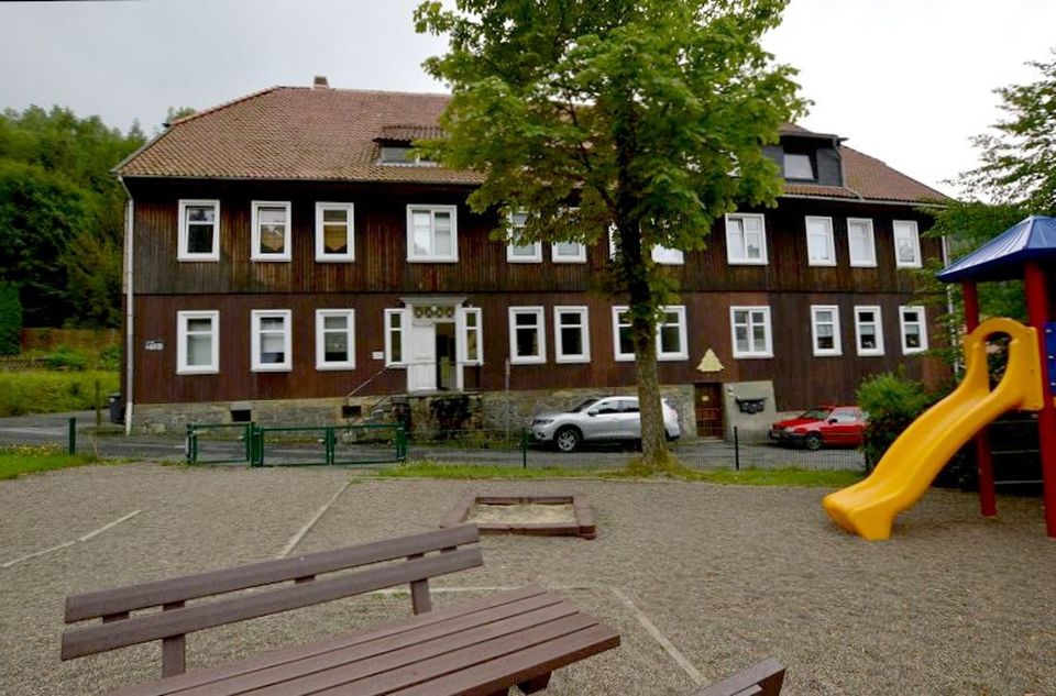 Mehrfamilienhaus mit 8 Wohnungen und 6 Garagen... in Langelsheim