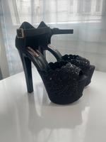Die Schuhe sind neu Hessen - Hanau Vorschau