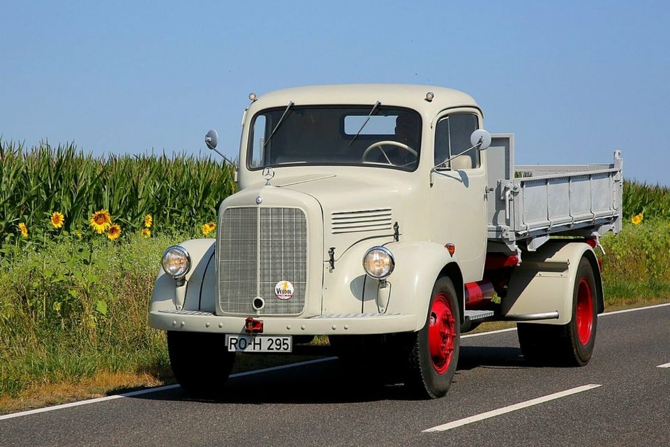 Mercedes Spitzhauber Ersatzteile Reparatur Wartung Oldtimer LKW in Selters