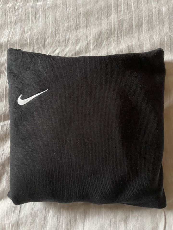 Nike Pullover Gr. 137-147 ( M ) in Saarbrücken